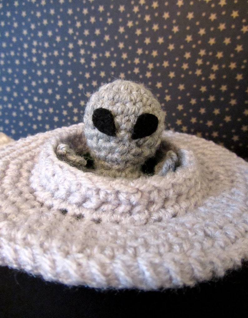 Crochet Pattern: Amigurumi UFO, Grayboy & Spacecraft image 4