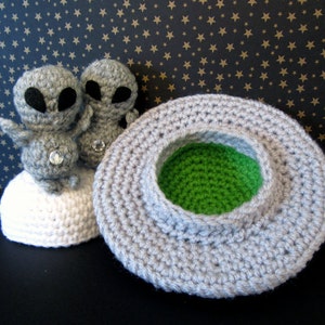 Crochet Pattern: Amigurumi UFO, Grayboy & Spacecraft image 2