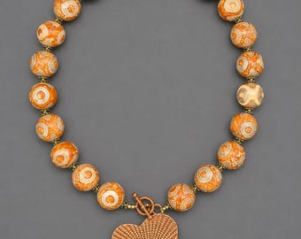 Collar vintage bohemio con cuentas, cierre de cobre y cuentas de piedra pesadas de 45 cm.