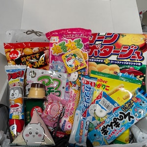 Japanese Snack Box: 15 Mystery Kawaii Treats