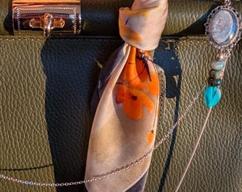 Długi wiktoriański wisiorek do torebki z kameą, koralikowy łańcuszek z motywem kwiatowym, srebrny gotycki talizman