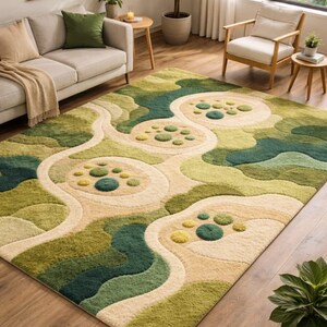 This beautifully crafted hand-tufted rug features an organic abstract design inspired by natural