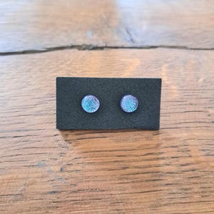 Glasohrstecker in Fusing Technik Hellblau