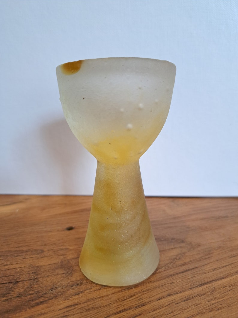 Eierbecher, Pate de Verre Technik, Sammlerstück, Unikat, Liebhaberstück Gelb