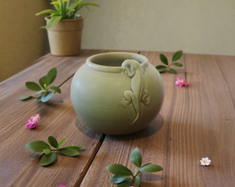 自然を描いた100％手作りの陶器の花瓶 - Etsy 日本