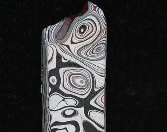 Fordite cabochon, red white black gray, 33ct; Fordite is dried paint from the plant spray paint booth