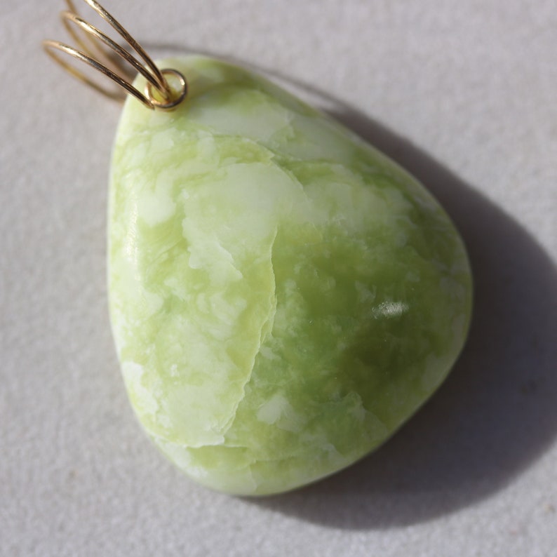 Natural Lizardite pendant Oregon mined yellow white gold twirl bail 77ct