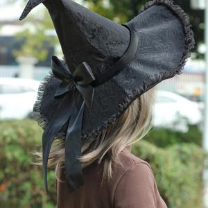 Sombrero de bruja informal: sombrero de cosplay de ala ancha para mujer con lazo