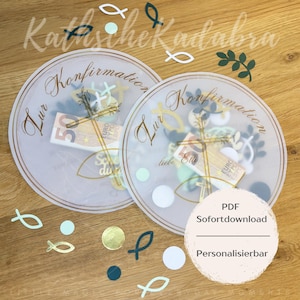 Könnte beinhalten: Ein Set aus drei Keramikbechern mit gesprenkelter, matter Oberfläche. Die Becher sind in Creme-, Hellgrau- und Dunkelgrautönen gehalten. Jeder Becher hat ein schlichtes, minimalistisches Design und einen abgerundeten Henkel. Für Kaffee oder Tee.