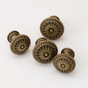 Pomos de latón antiguo victoriano para gabinetes / Pomos de tocador dorados antiguos / Pomos rústicos para cajones / Tiradores florales / Herrajes clásicos para gabinetes