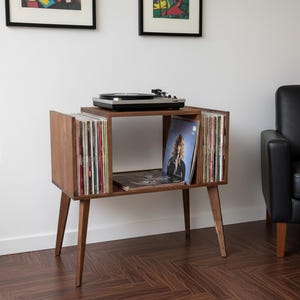 Tocadiscos de madera maciza hecho a mano con almacenamiento de vinilos, consola de tocadiscos de mediados de siglo, gabinete para LP para audio doméstico, soporte para discos de vinilo