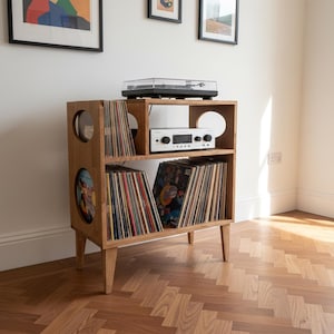 Tocadiscos moderno de mediados de siglo con almacenamiento de discos de vinilo, mueble de consola de madera maciza, mueble de almacenamiento de LP para audio doméstico