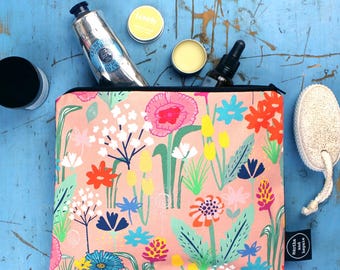Kulturbeutel mit Wildblumen in Pink: Reise-Kulturbeutel