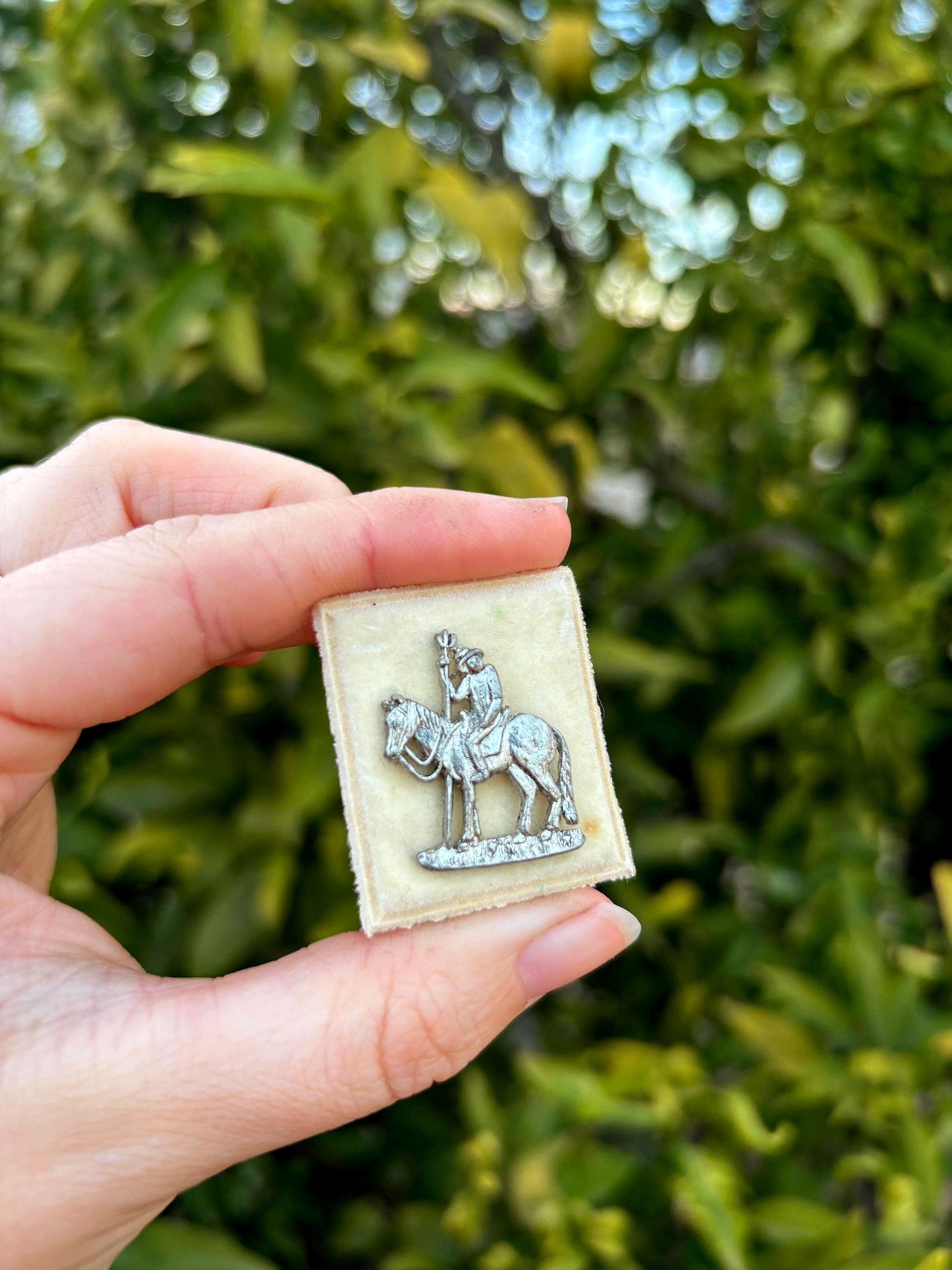 Pin's Grenouille Estée Lauder Vintage - Métal Doré à L'or Fin 24K - Rare Et Authentique - Occasion