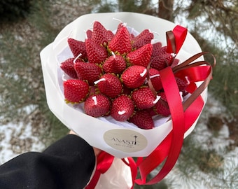 Strawberry Sculptural Candle Set | 10 pcs Natural Beeswax