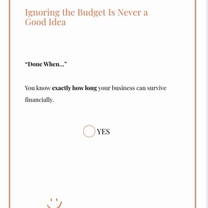 以下が含まれることがあります： Carine Khoury Niemann著『How (Not) To Start Your Own Small Business』の33ページ。第7章「Ignoring the Budget Is Never a Good Idea」、「Done When...」というテキスト、ビジネスの存続に関する質問、円、そしてスマイリーフェイスが記載されています。