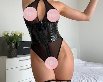 Body in similpelle nera a rete, lingerie con spalline