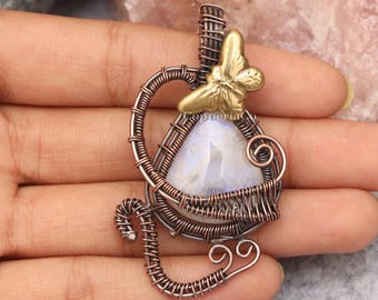 レインボームーンストーンワイヤーラップ銅ペンダント – 天然宝石ネックレス – 職人によるクリスタルジュエリー