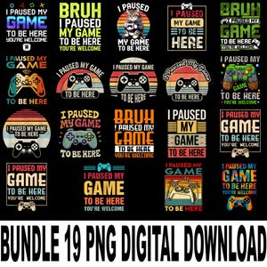 Puede incluir: Un conjunto de 19 archivos PNG digitales con diseños temáticos de juegos. Cada diseño presenta un mando de juego y la frase "I PAUSED MY GAME TO BE HERE" en varias fuentes y colores, incluyendo estilos retro de puesta de sol y teñido anudado. La palabra "BRUH" también está incluida.