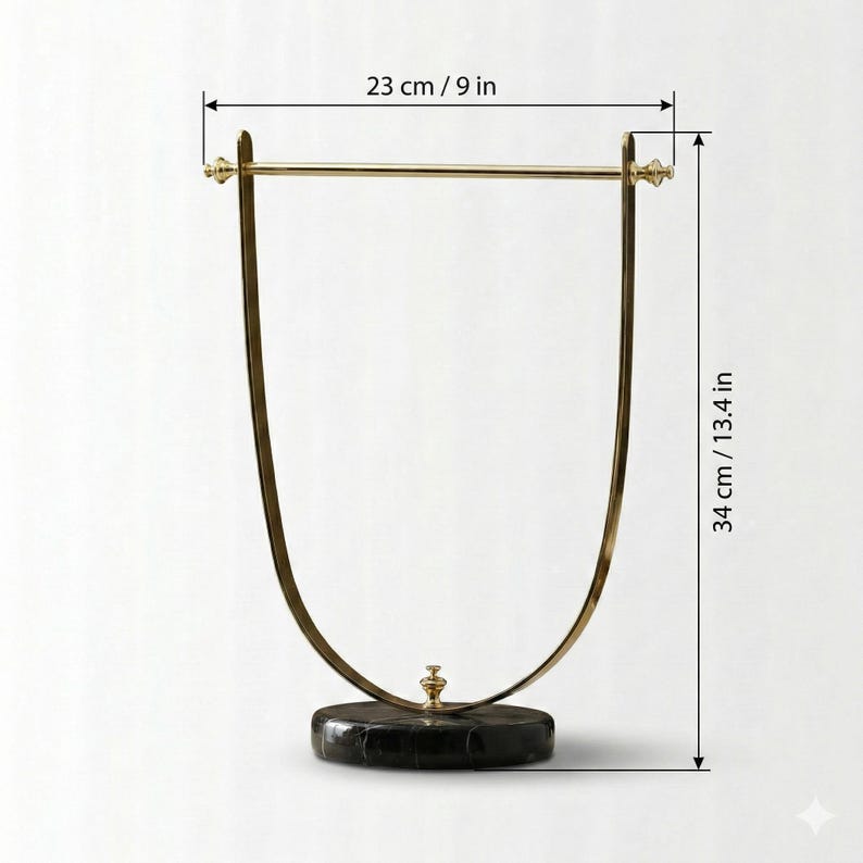 Portasciugamani in ottone lucido, base in marmo nero, accessorio moderno per il bagno. immagine 3