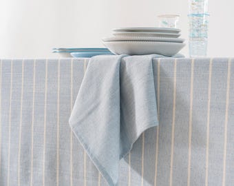 Stoffservietten aus der Serie Zartblau - gemusterte Servietten im Vintage-Look