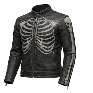 Könnte beinhalten: Schwarze Lederjacke mit Skelett-Design. Die Jacke hat einen kompletten Brustkorb und Armknochen in Hellgrau. Auf der Schulter befindet sich ein Totenkopf. Die Jacke hat einen Reißverschluss und einen Stehkragen.