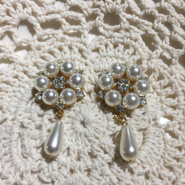 NEW!!! Beautiful Pearls and Rhinestones W/ Dangling Tear Drop Pearl Flat Backs ( Set of 2 ) Embellishments