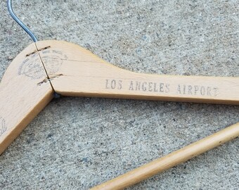 カリフォルニア州ロサンゼルス、古い木製ハンガー