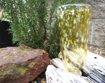 Vaso amarelo soprado à mão