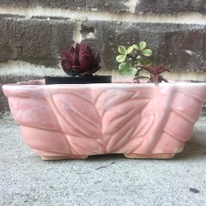 Różowa ceramiczna doniczka