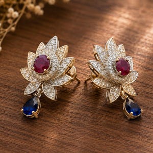 Pendientes colgantes de flor de loto, gema roja y azul, joyería nupcial en tono dorado.