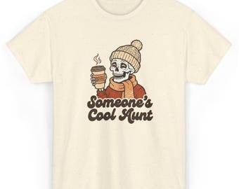 Camiseta unisex con calavera y gorro sosteniendo café. Camiseta de la tía genial de alguien. Divertida camiseta para tía amante del café.