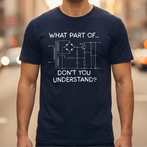 おもしろテクニカルサポートシャツ | 回路図Tシャツ | エンジニアオタク向けギフト | STEMエレクトロニクス ユニセックスTシャツ