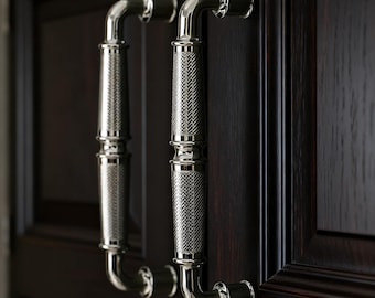 Uchwyty do szafek w kolorze srebrnym: mosiężne chromowane uchwyty, srebrne gałki do szafy