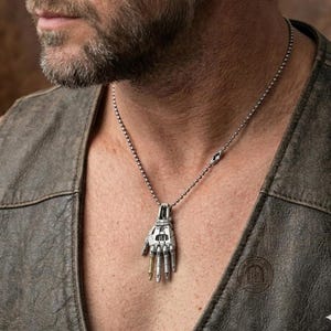 Cyberpunk Robot Hand Necklace – Articulated Fidget Pendant, Movable Skeleton Fingers – Anatomical White Copper Charm, ADHD Jewelry Gift