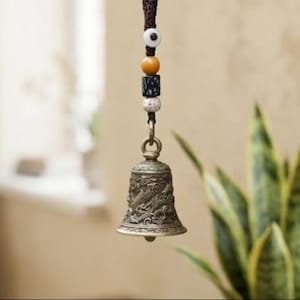 Kleine koperen bel Handgemaakte decoratieve bel voor ritueel thuisgebruik of verzameldisplay | Messing ornament in vintagestijl afbeelding 2