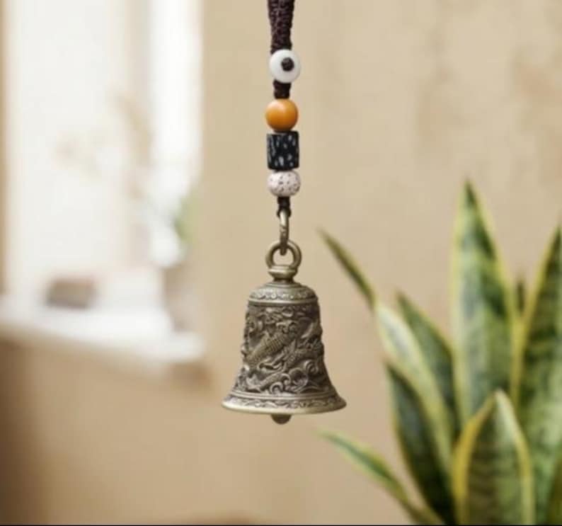 Kleine koperen bel Handgemaakte decoratieve bel voor ritueel thuisgebruik of verzameldisplay | Messing ornament in vintagestijl afbeelding 2