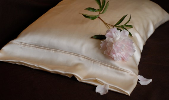 Ivory Satin Pillowcase - STANDARD –