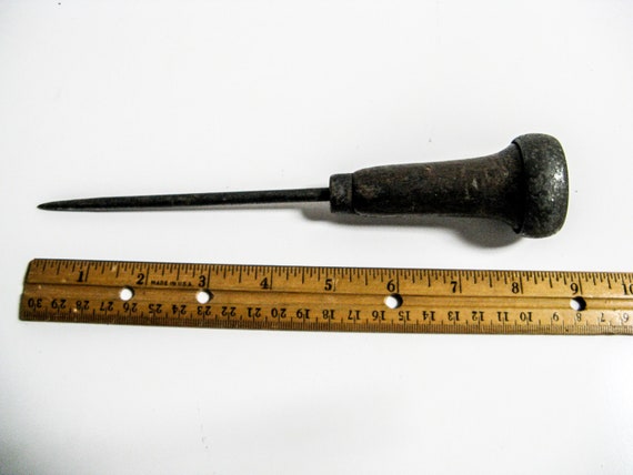 VINTAGE AWL, Steel Marking Tool, Vintage Tool, Carpenters Tool, Man Cave  Decor, Collectible Tool, Cabinet Maker's Tool, for Display or Use 