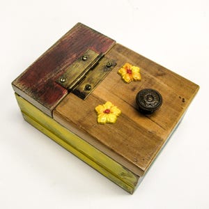Memory Box, Keepsake Box, Catch All Box, Picture Box, Jewelry Chest, Wooden Box, Vintage Jewelry Box, Treasure Chest, Shabby Chic Box