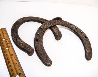 ANTIQUE HORSE SHOES,Horse Shoes,Vintage Horse Shoe,Rusty Horse Shoe,Rustic Decor,Western Decor,Good Luck Charm,Primitive Decor,Country Decor