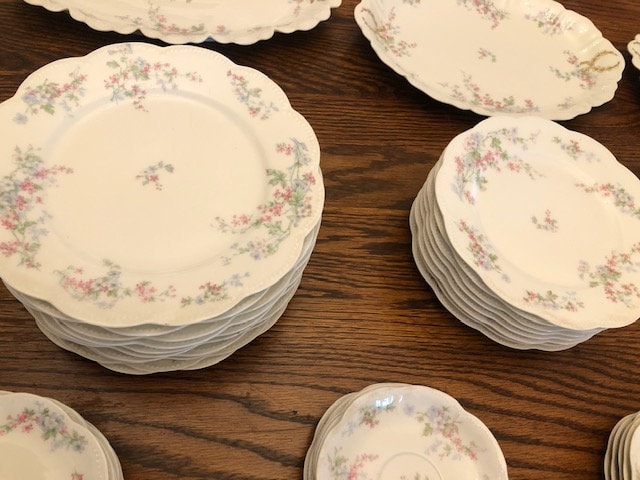 Haviland Limoges 93-piece Pink & Blue Flowered Porcelain Haviland Limoges 93-piece Pink & Blue Flowered Porcelain