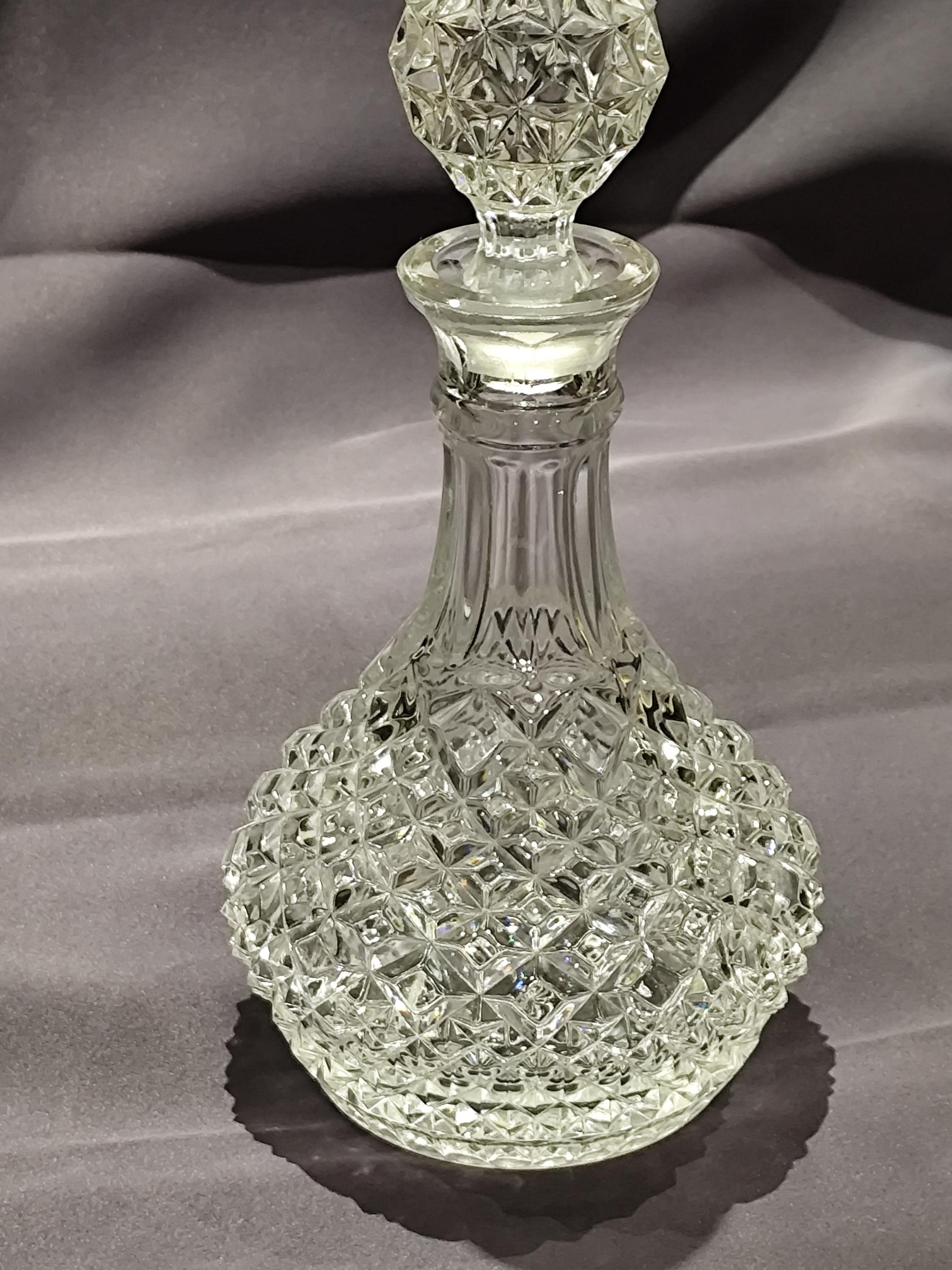 Carafe ancienne en cristal taillé main (D'occasion) à Puidoux pour CHF