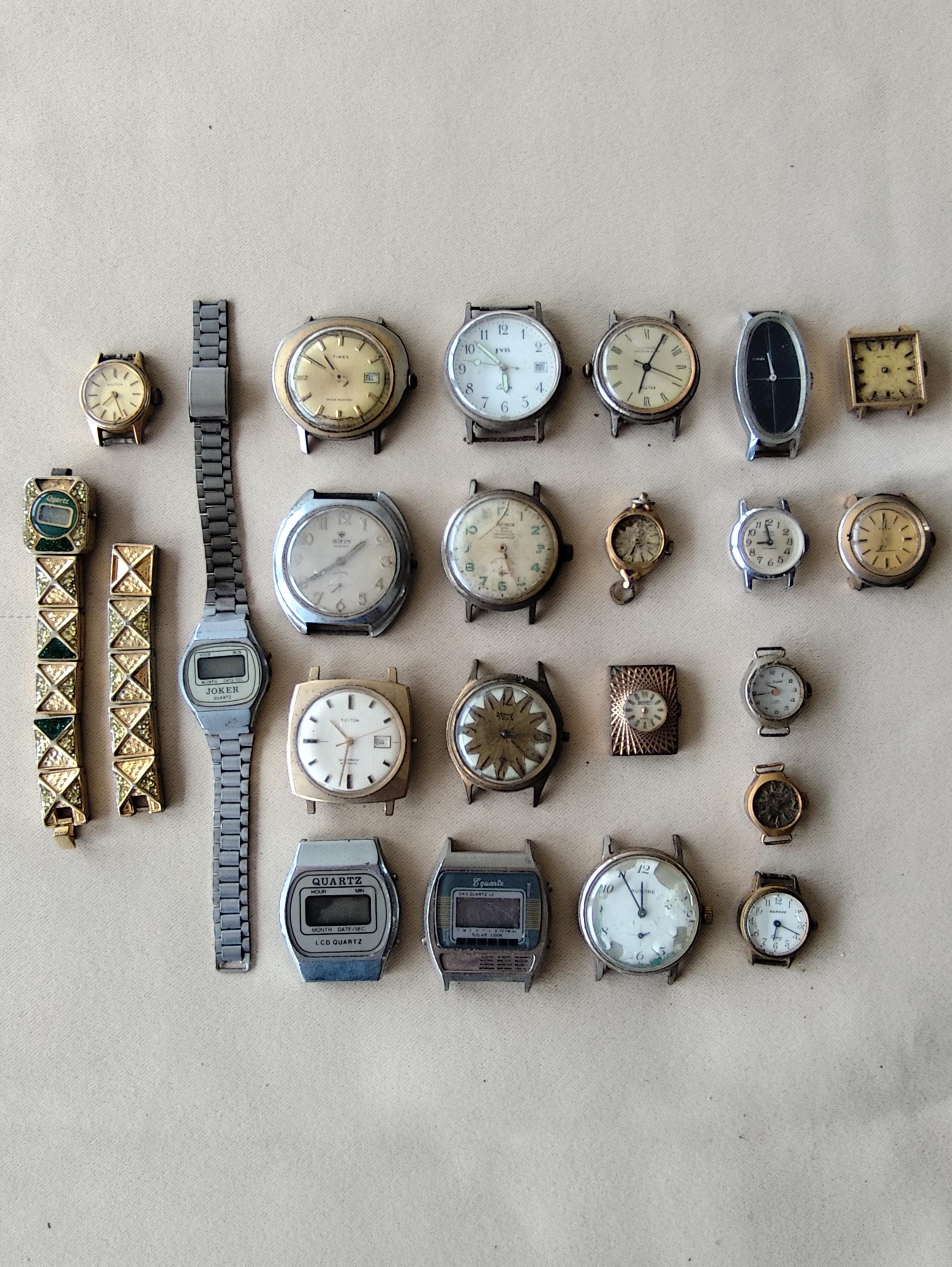 Lot Of 5 Vintage Timex Man’s Watches  ( Parts) Vintage Timex, Caravelle, Benrus, etc. Lot of 50 Men main image 3