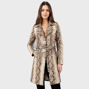 Gabardina de piel auténtica hecha a mano con estampado de serpiente para mujer - Chaqueta larga con estampado de pitón hecha a medida, abrigo de piel para mujer