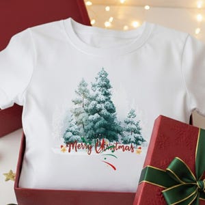 Short-Sleeve Christmas Tee with Snowy Pine Tree Design | 'Merry Christmas' Script