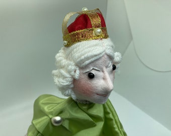 Hand Puppets for Children and Teaching  -   Queen