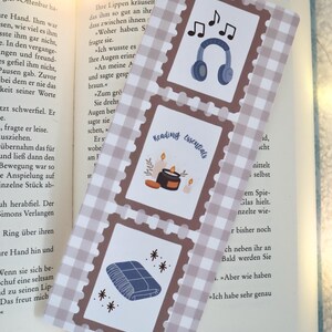 Lesezeichen Reading Essentials, Cozy Aesthetic Bookmark, Winter Lesezeichen, Weihnachtsgeschenkidee, Geschenkidee Bookies, Stocking Stuffer