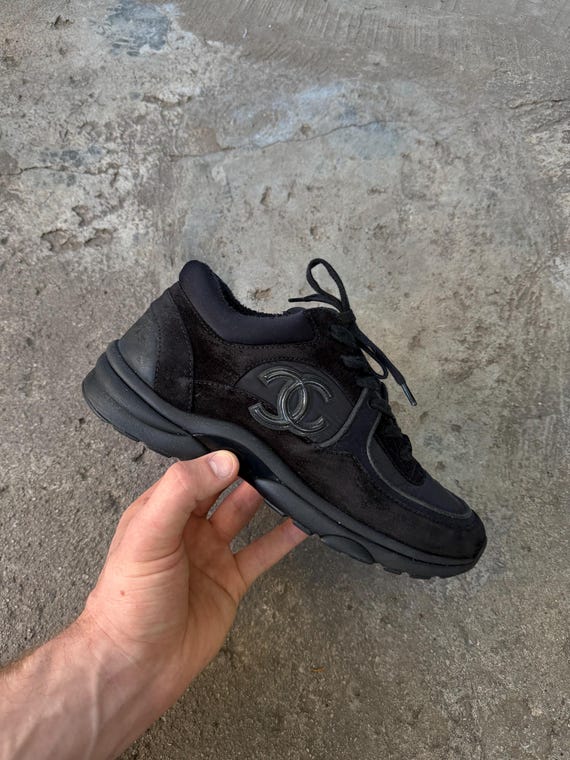 Chanel CC logo Runner Black Sneakers Luxury 39.5 Luxury Avantgarde