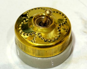 Dekorativer Keramik Lichtschalter mit Gold-Finish, Jasmin Rose Kippschalter, Vintage Home Upgrade